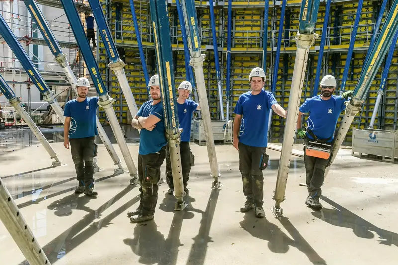 Team von EIGNER Bau auf der Baustelle
